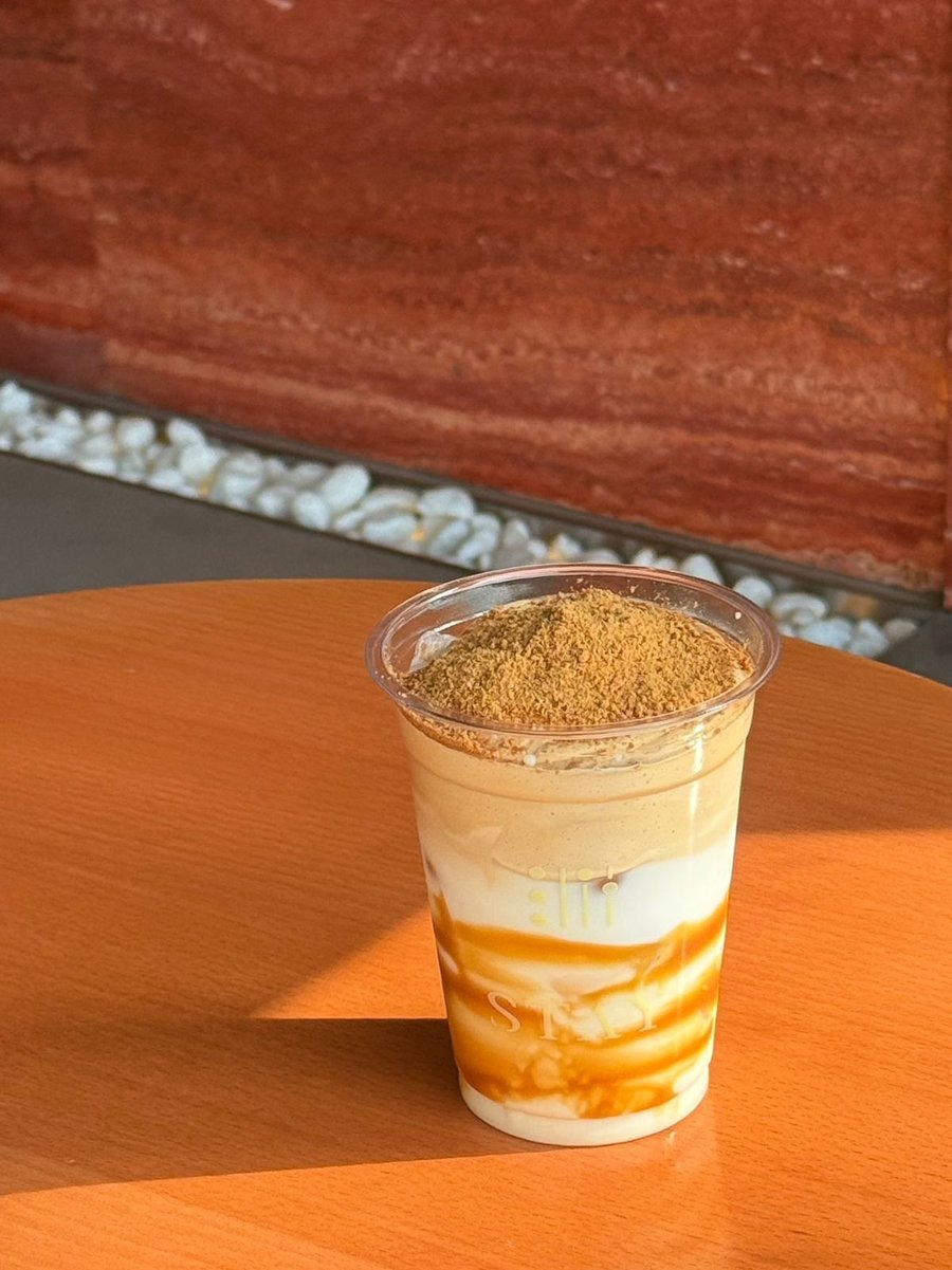 Stay Gold specialty drink dusted with spiced gold